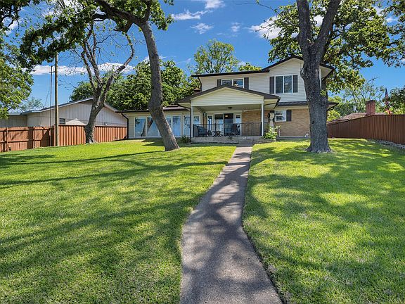 2nd image of 256 Whispering Oaks Trl