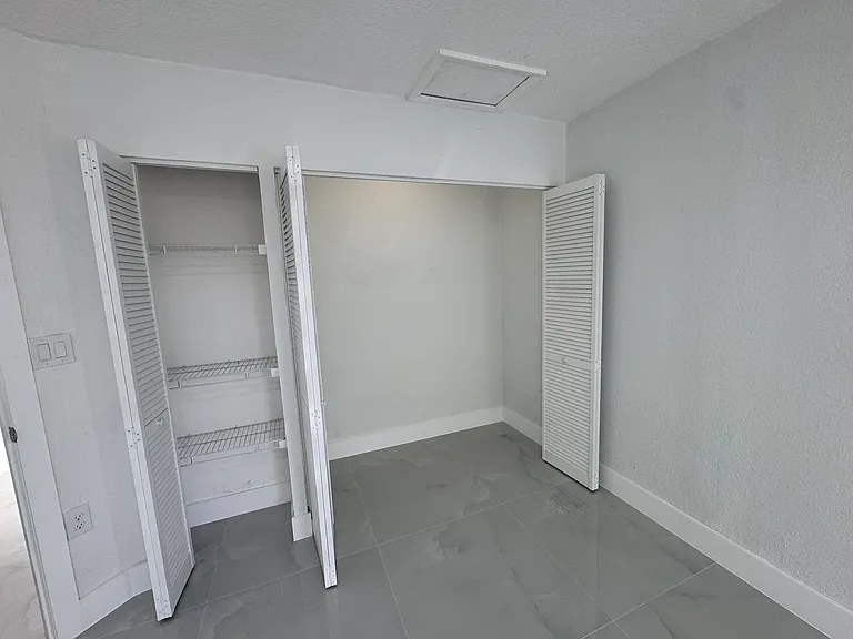 3315 NW 13th Ter — Photo 24