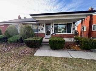 28805 Groveland St, Roseville, MI 48066