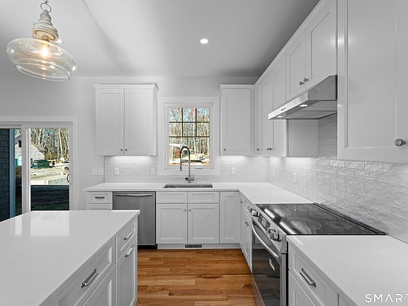 5th image of 33 Ivy Hill Road #33