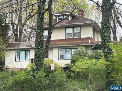 211 Glenwood Ave, Leonia, NJ, 07605