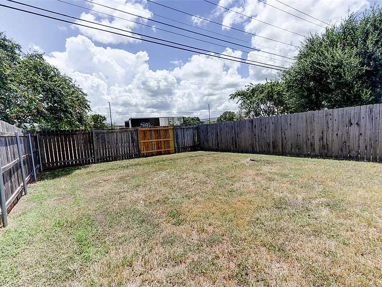 914 Sun Meadow St — Photo 19