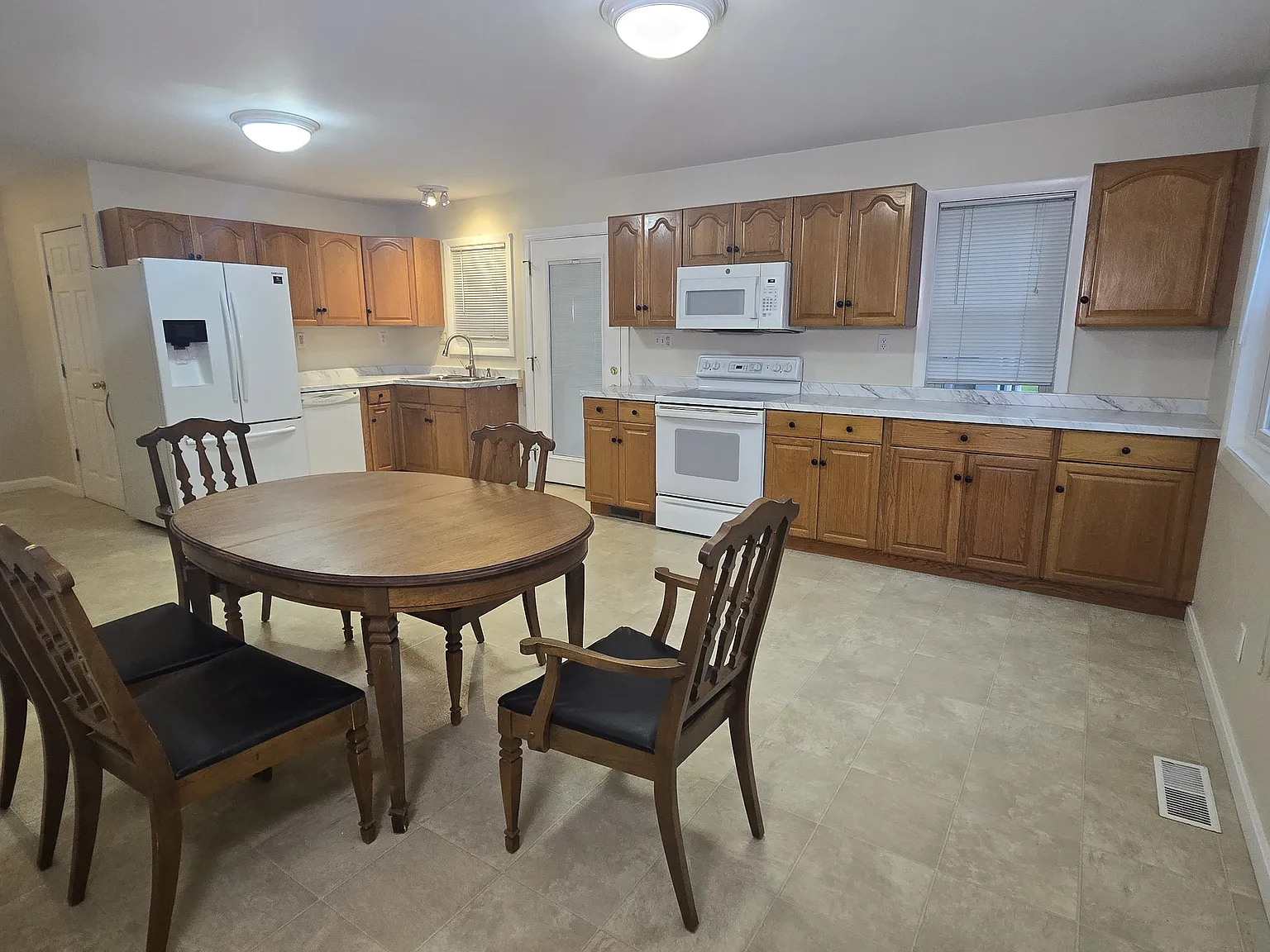 3 bed, 1.5 bath, 1512 sqft, $2,850 — Photo 4