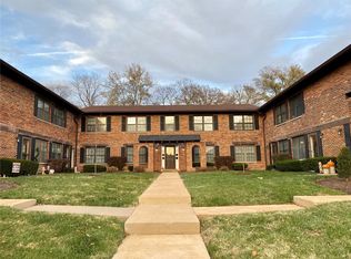 7985 Royal Arms Ct, Saint Louis, MO 63123