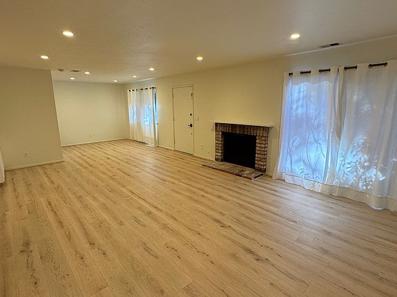 3rd image of 1722 Dolphin Dr