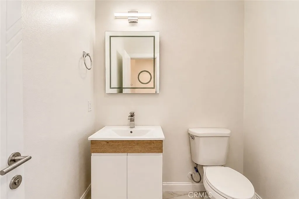 3 bed, 3.5 bath, 2037 sqft, $3,500 — Photo 4