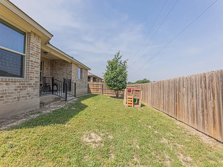 207 Christopher Dr — Photo 11