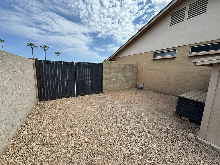 3201 W Paradise Ln — Photo 28