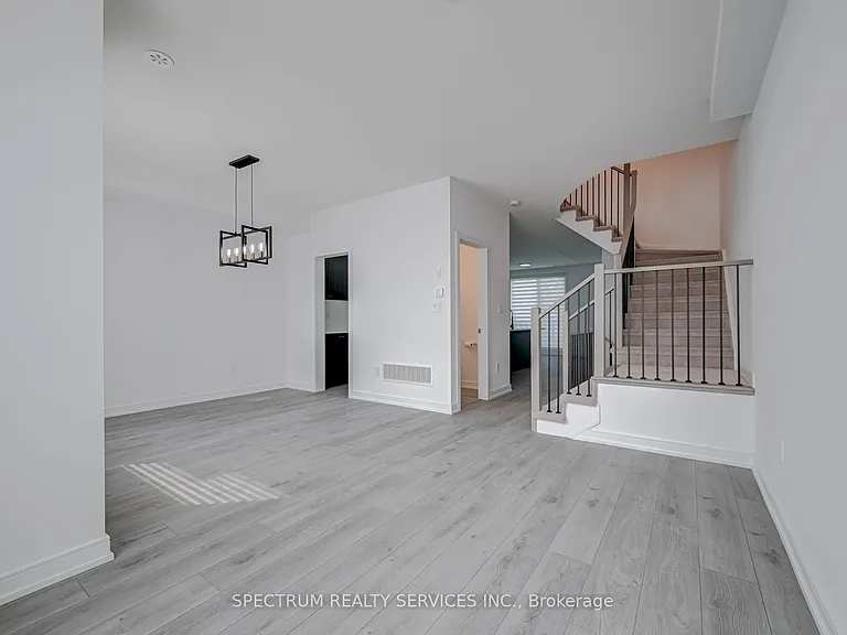 146 Blue Forest Cres — Photo 25