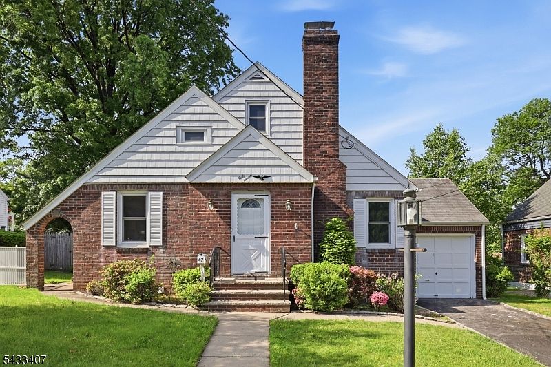 1st image of 47 Christie St