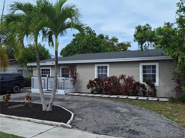 423 SW 80th Ave, North Lauderdale, FL 33068