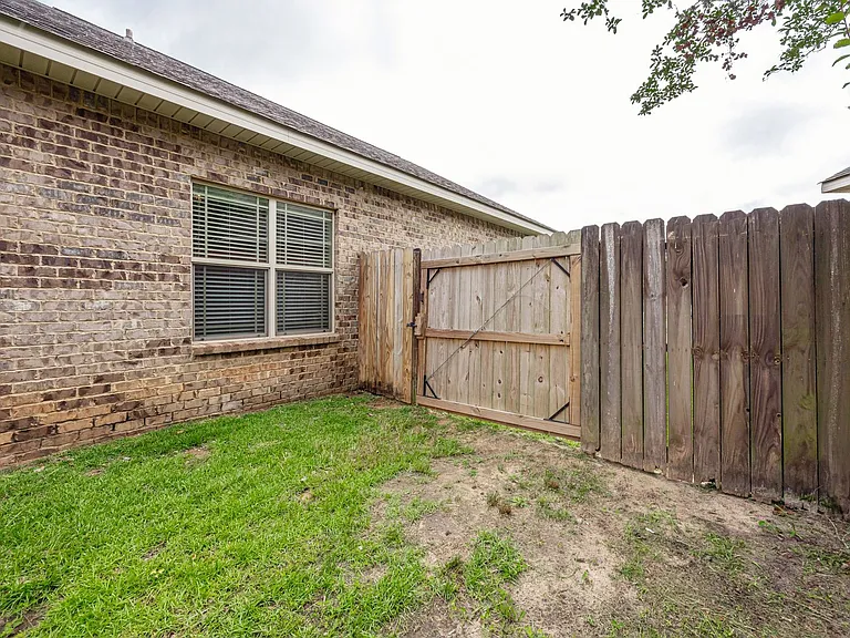931 Old Towne St — Photo 16