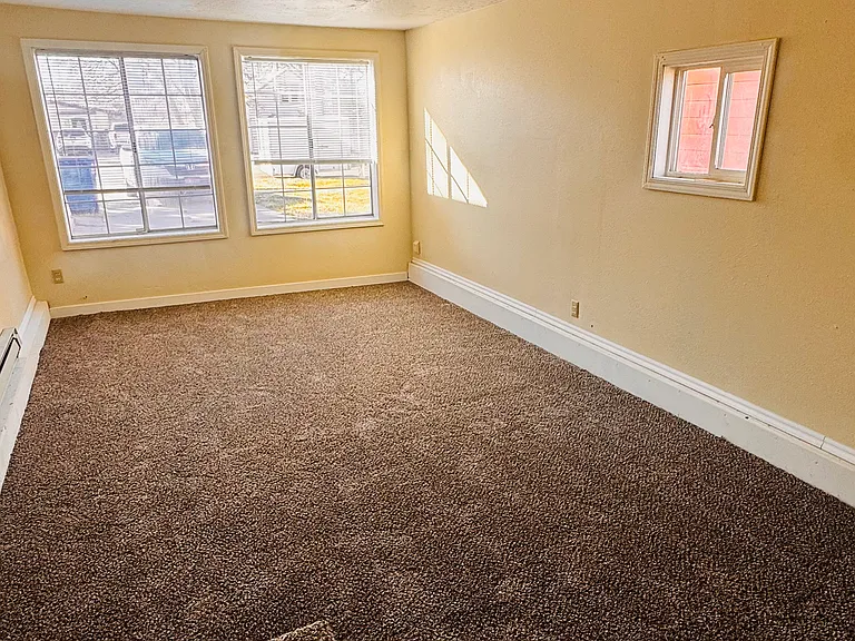408 B Ave E — Photo 4