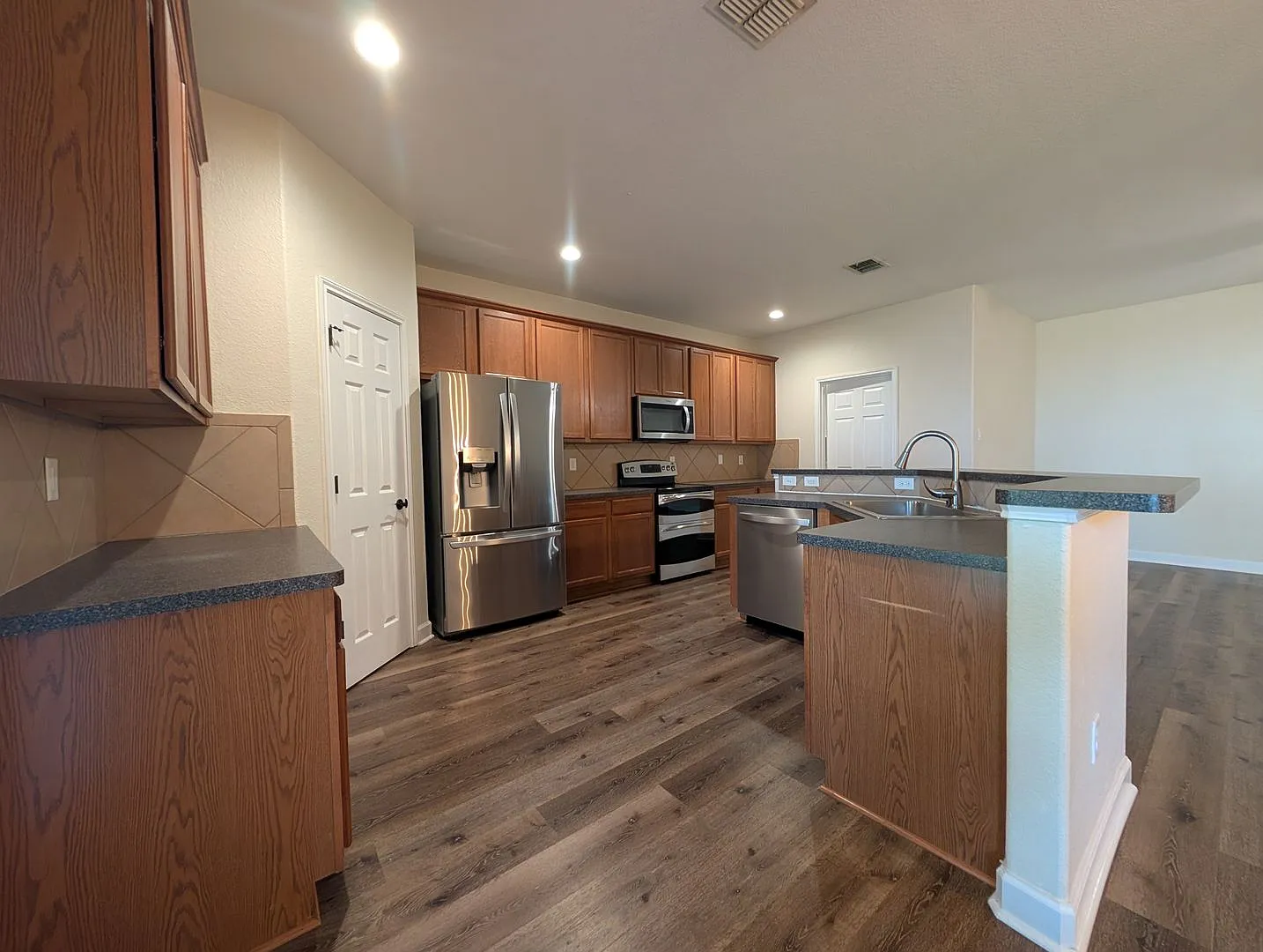 Walk to Fischer Park / Updated 3/2/2 in North Park Meadows / Fridge / Large Covered Back Patio / ... — Photo 4