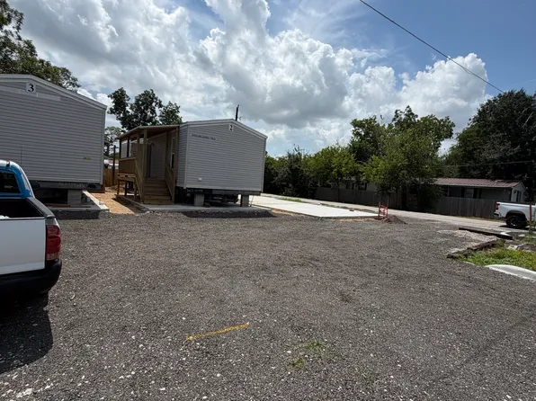 843 Baker Ave #2, Bacliff, TX 77518