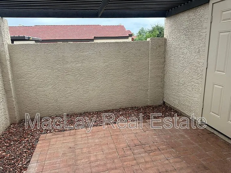 2118 E Center Ln #1 — Photo 5