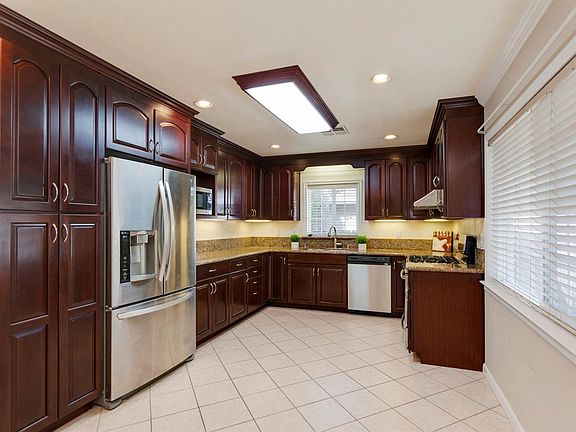 Kirchen w Stainless Appliances