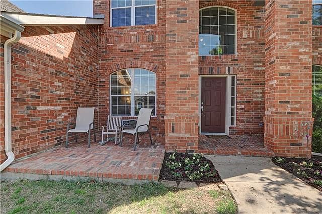 2nd image of 2512 Mustang Dr