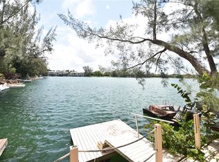 4863 SW 71st Pl, Miami, FL 33155