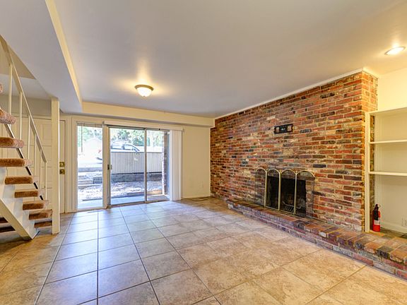 3rd image of 1000 11th St APT B