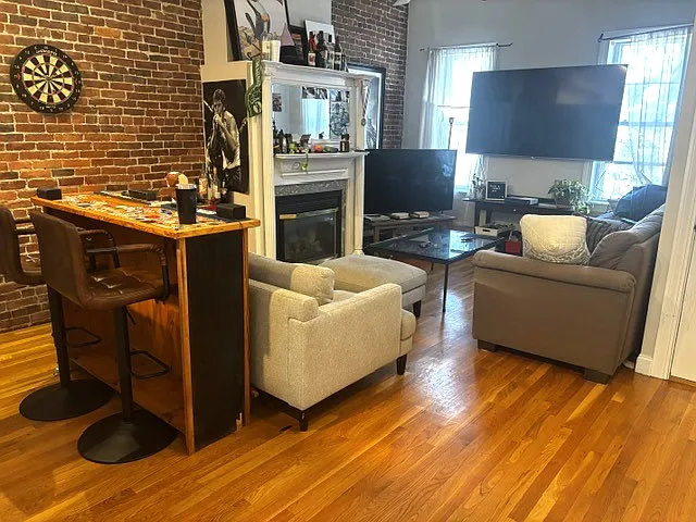 825 E 3rd St #1 — Photo 3