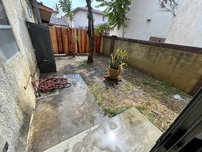 9532 1/2 Cedar St — Photo 12