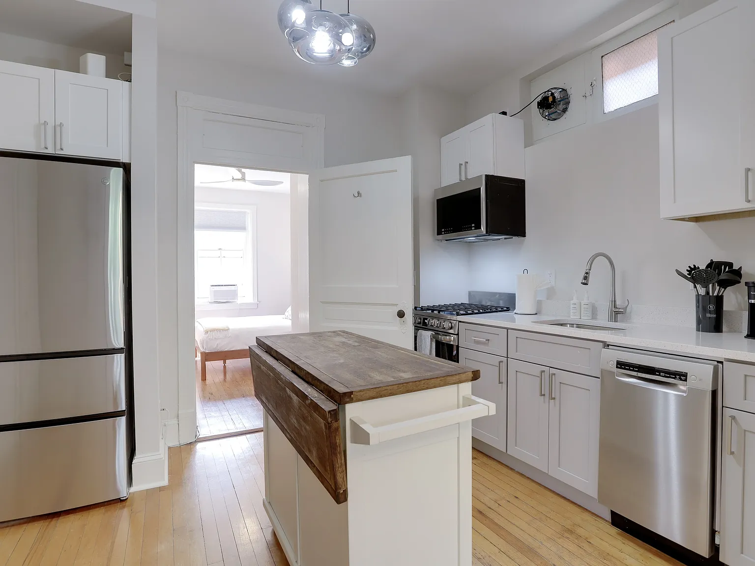 1 bed, 750 sqft, $4,200 — Photo 3