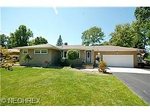 448 Charles St photo 1