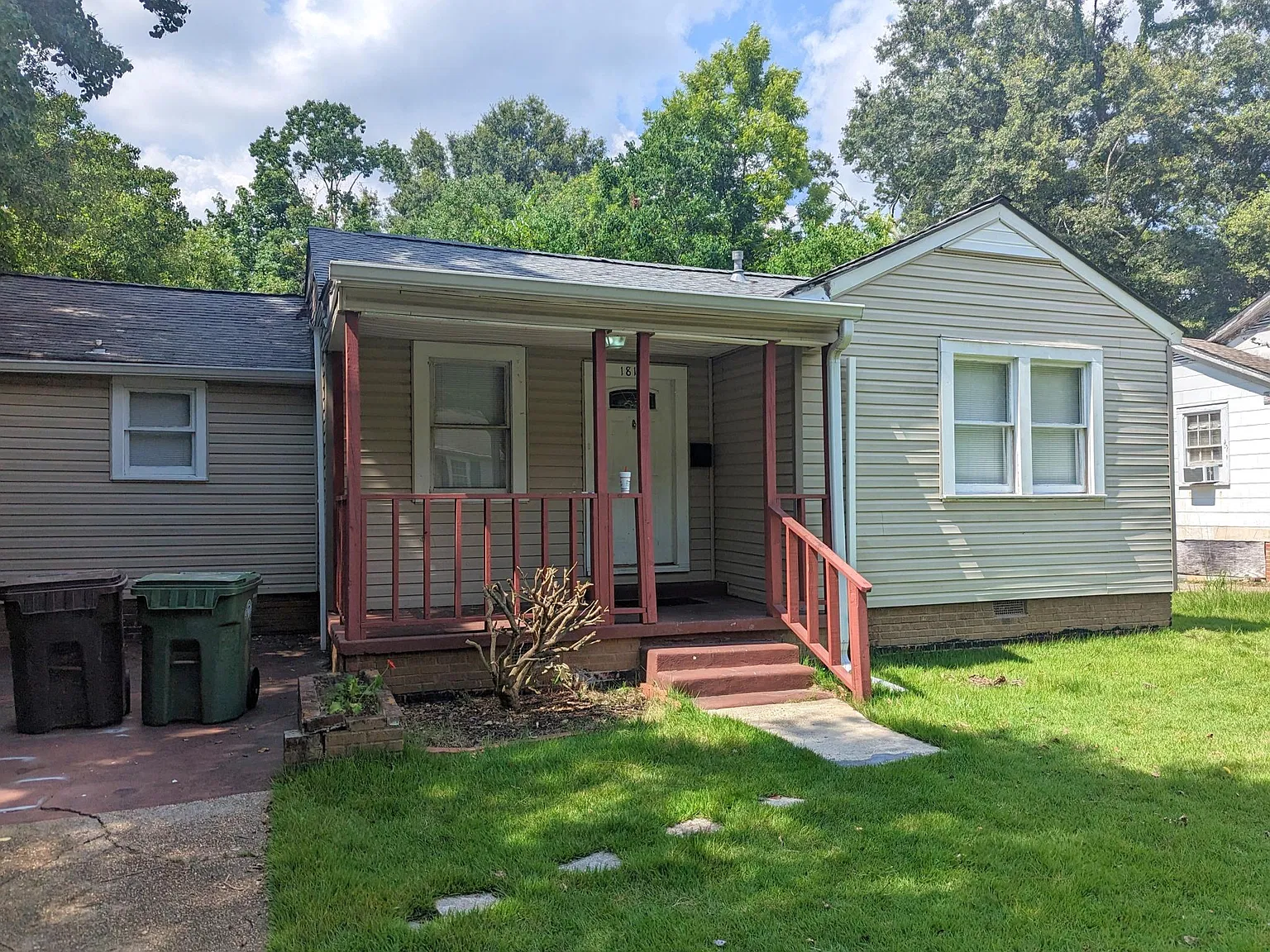 3 bed, 1400 sqft, $1,350 — Photo 1