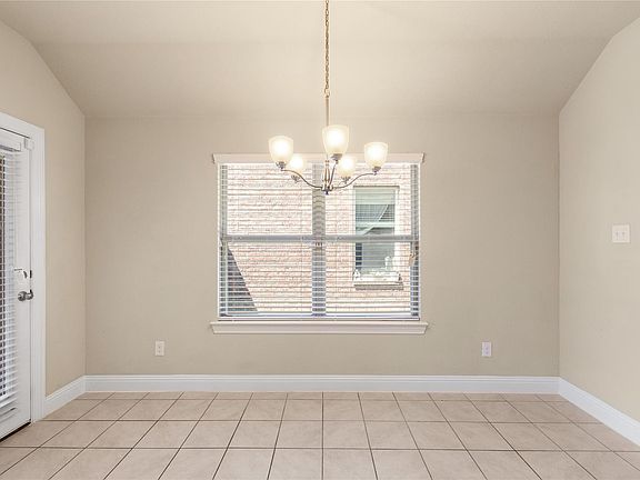 5th image of 3816 Fordham St
