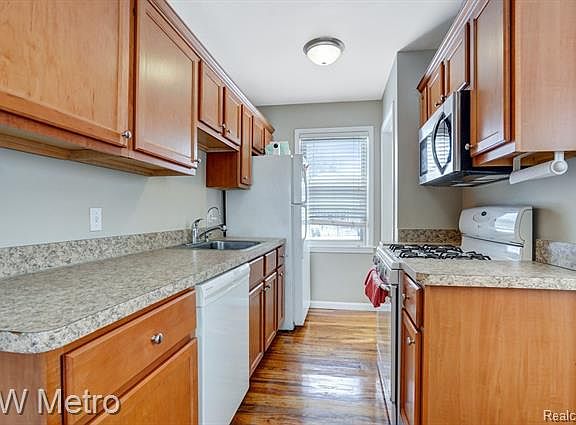 5th image of 2400 Thomas Ave