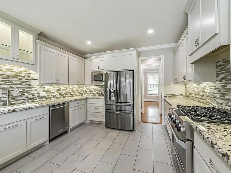 1317 Chantilly Ln — Photo 14