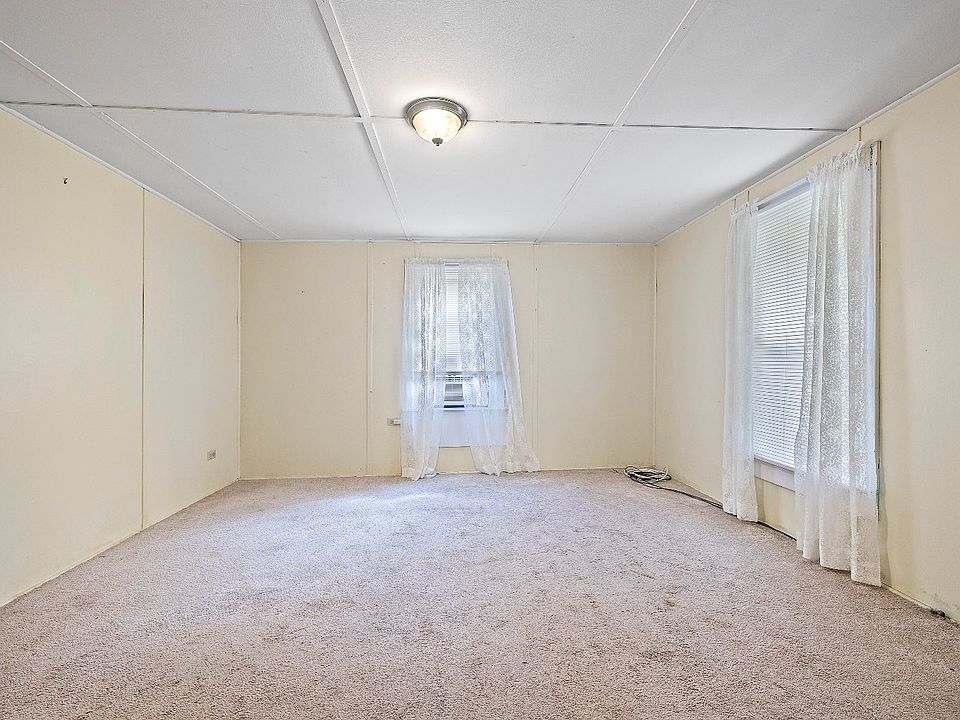 7th image of 220 Green Ave SW
