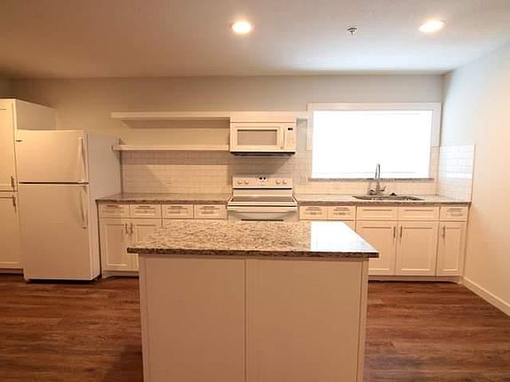 4th image of 2406 Emmett St #201