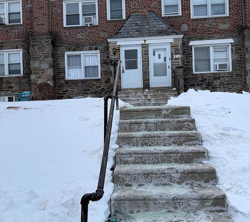 1st image of 808 Derwyn Rd