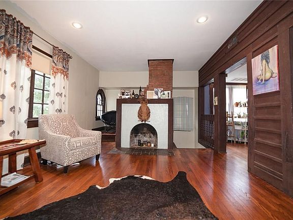 4th image of 4038 Roswell St