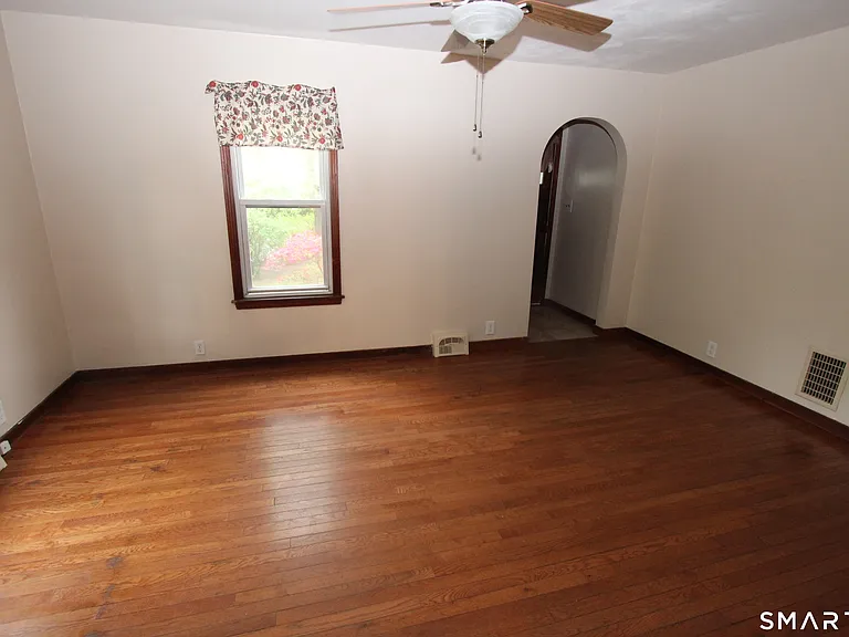 22 Brook St — Photo 6