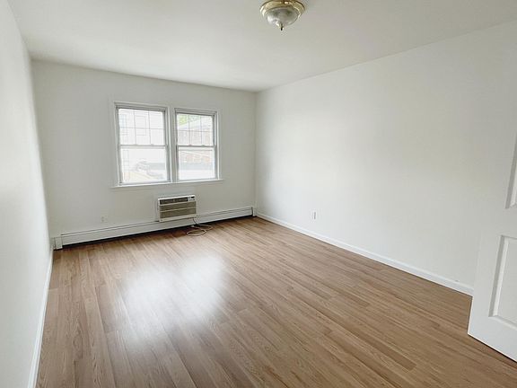 4th image of 2323 120th St Floor 2