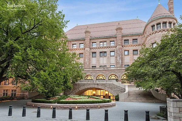 Rented by Sotheby's International Realty | media 13