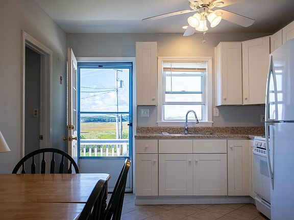 4th image of 15-17 Tilton St #15