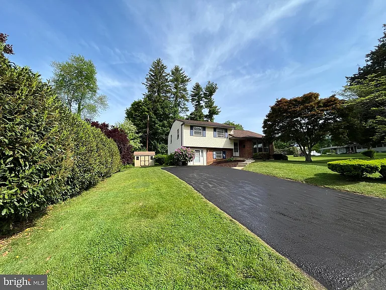 1213 Farmington Ln — Photo 40