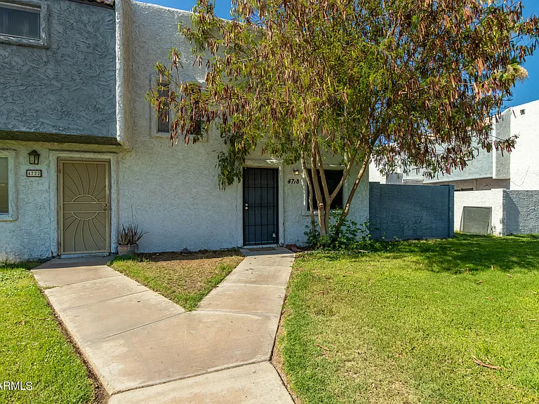 4718 W Orangewood Ave — Photo 2