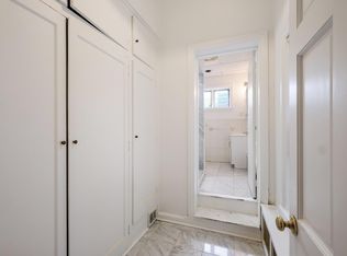 334 S 15th St #C, Philadelphia, PA 19102