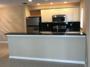 1172 S Drive Cir APT B, Delray Beach, FL 33445