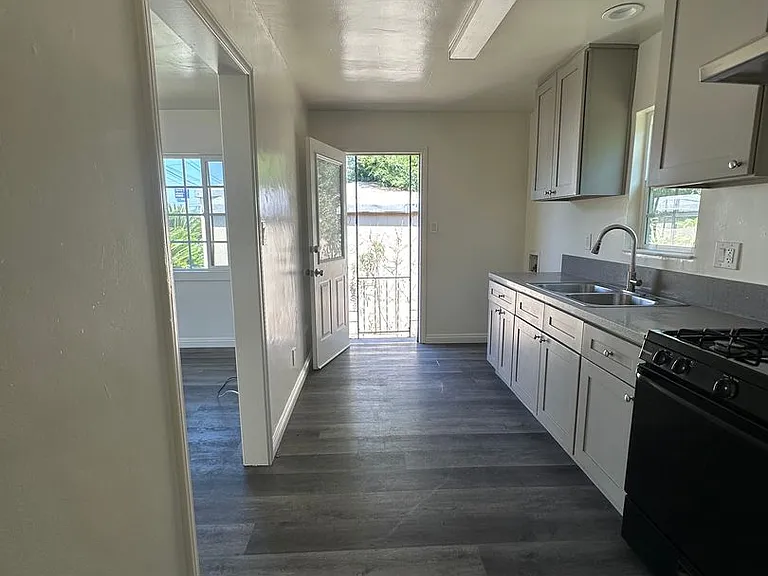 3466-3468 3470 La Madera #A — Photo 6