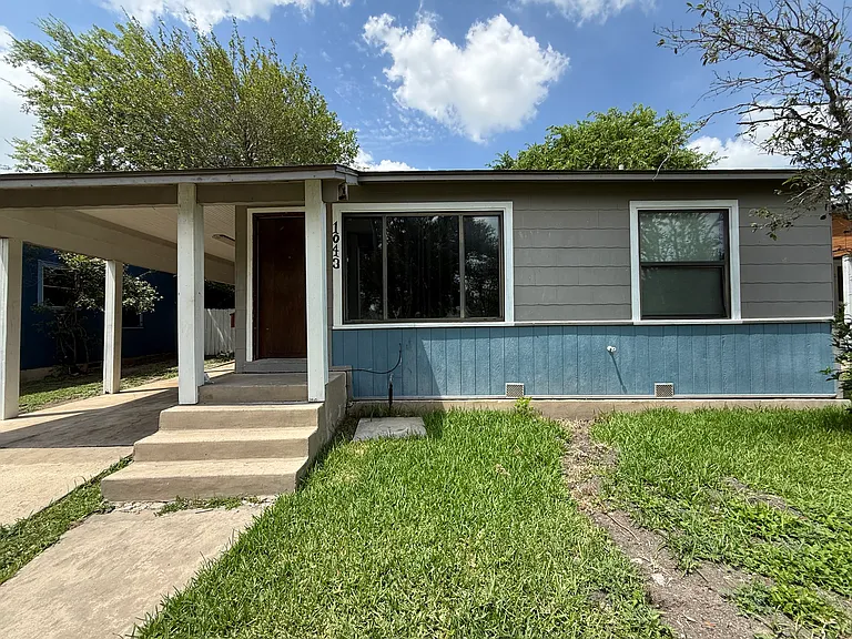 1043 Shadwell Dr — Photo 1