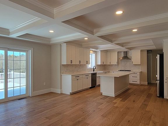 4th image of 465 Lincoln Rd