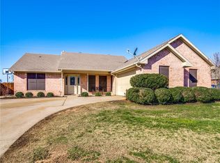 1400 High Point Dr, Pilot Point, TX 76258