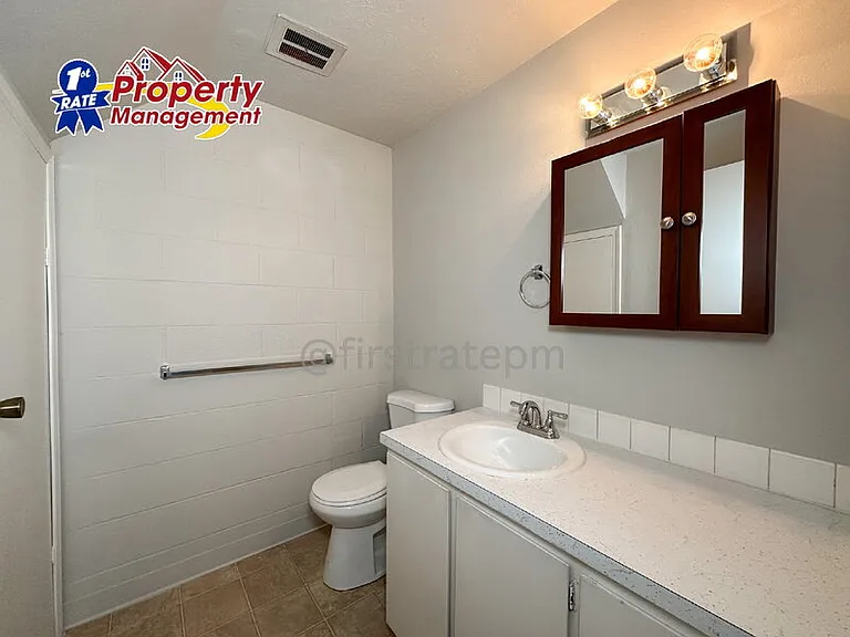 3037 W Jordan St — Photo 8