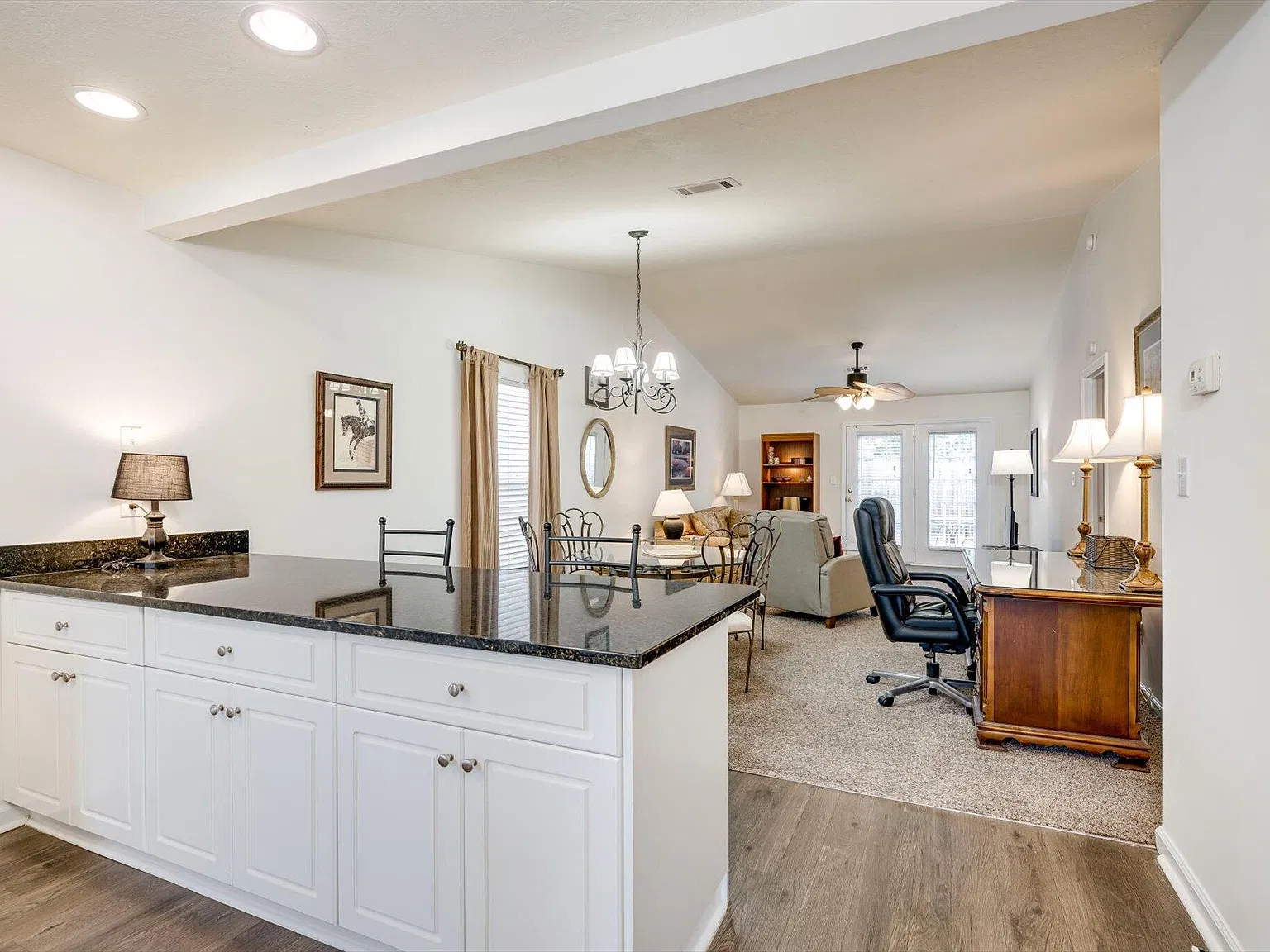 2 bed, 2.0 bath, 1092 sqft, $1,950 — Photo 2